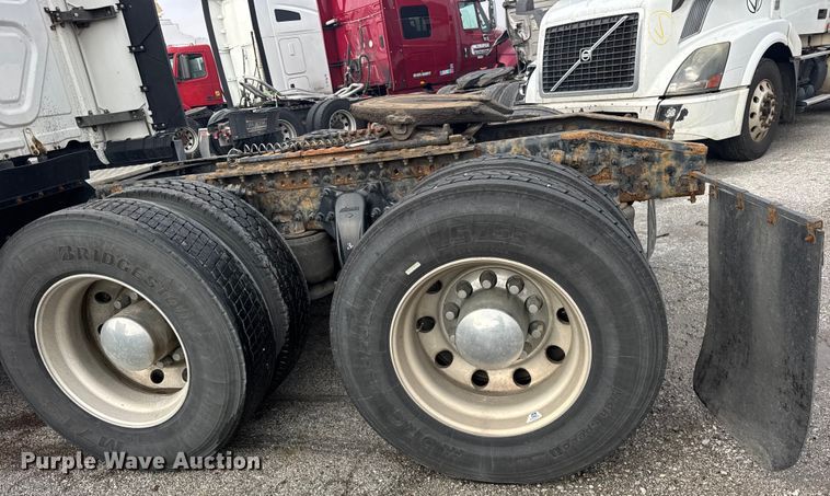 image for item YA1675 2018 Freightliner Cascadia semi truck