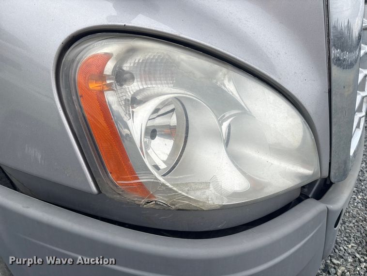 image for item YA1779 2015 Freightliner Cascadia semi truck