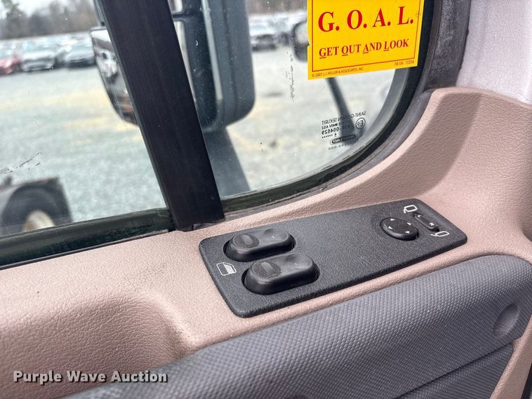 image for item YA1779 2015 Freightliner Cascadia semi truck