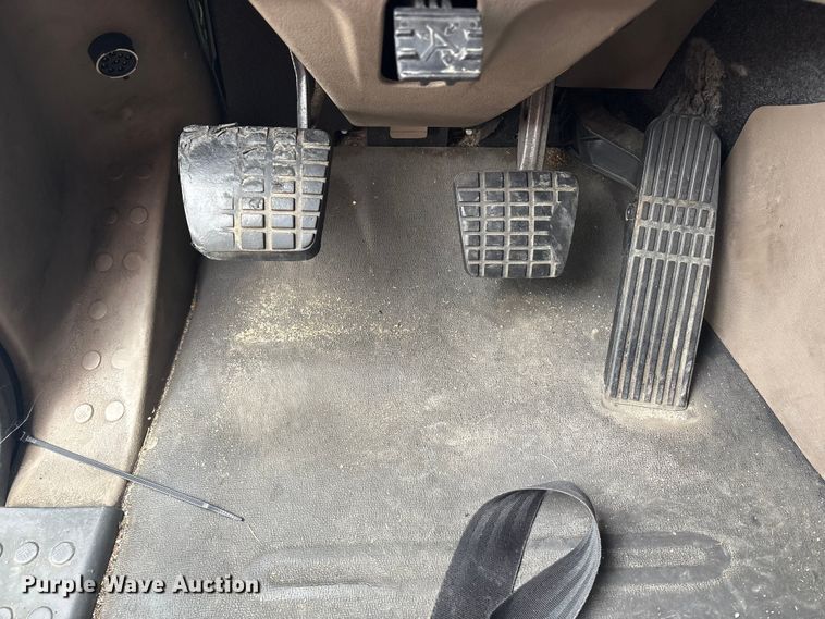 image for item YA1779 2015 Freightliner Cascadia semi truck