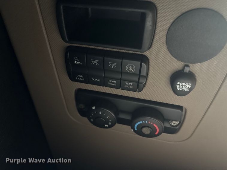 image for item YA1779 2015 Freightliner Cascadia semi truck