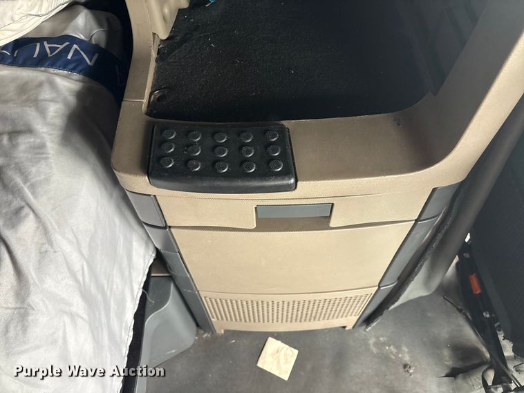 image for item YA1779 2015 Freightliner Cascadia semi truck