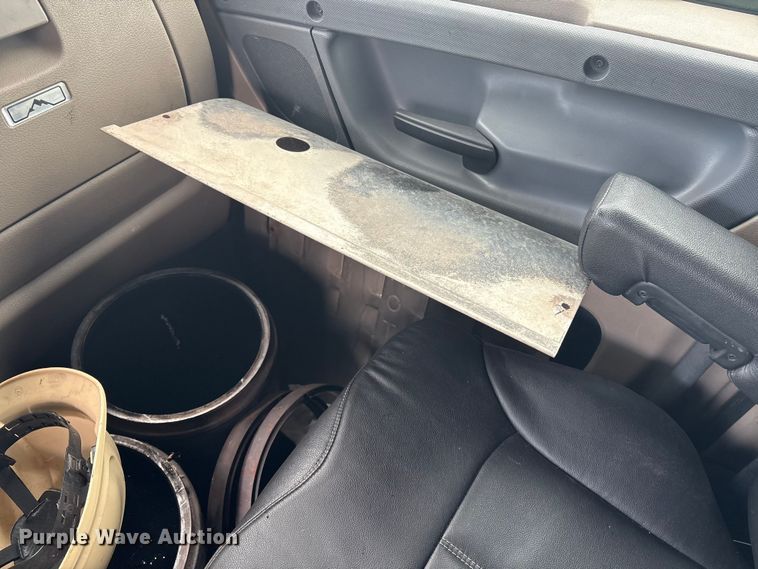 image for item YA1779 2015 Freightliner Cascadia semi truck