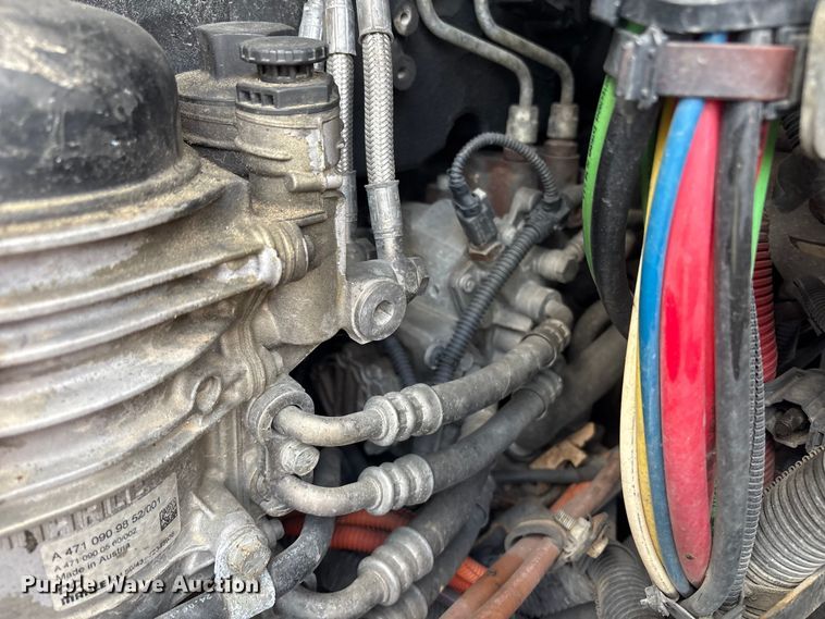 image for item YA1779 2015 Freightliner Cascadia semi truck