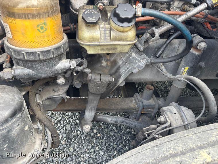 image for item YA1779 2015 Freightliner Cascadia semi truck