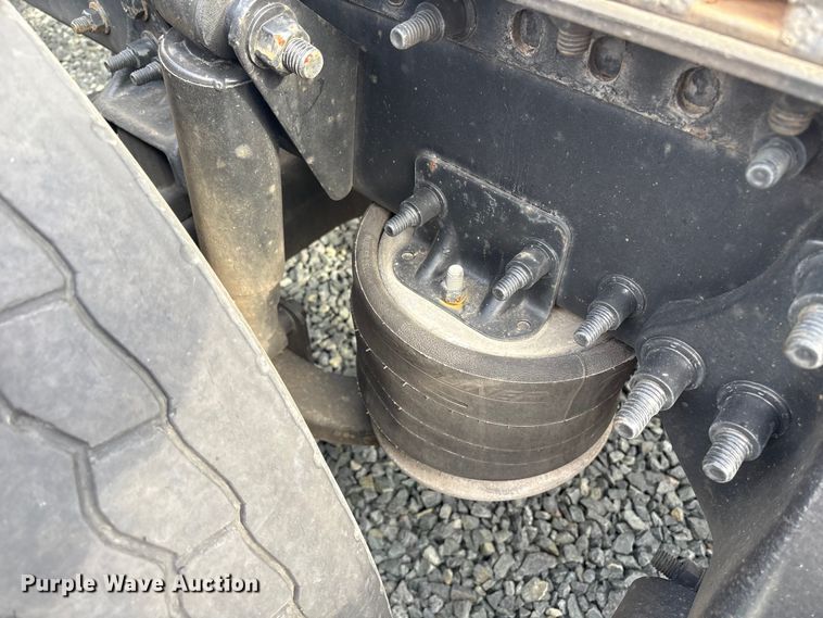 image for item YA1779 2015 Freightliner Cascadia semi truck