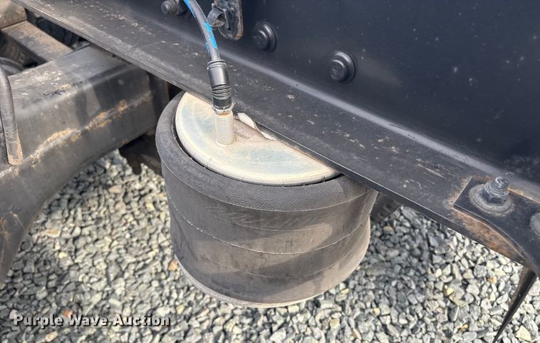 image for item YA1779 2015 Freightliner Cascadia semi truck