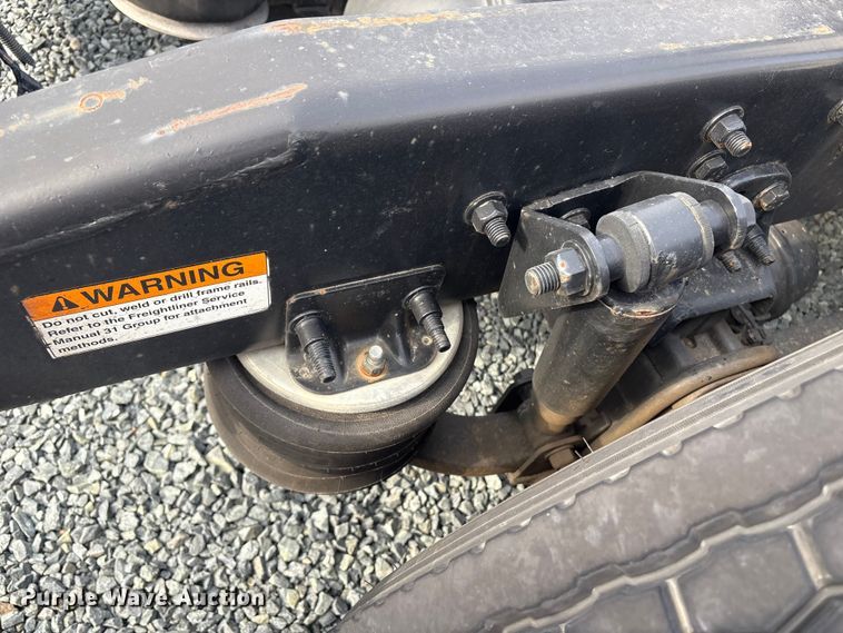 image for item YA1779 2015 Freightliner Cascadia semi truck