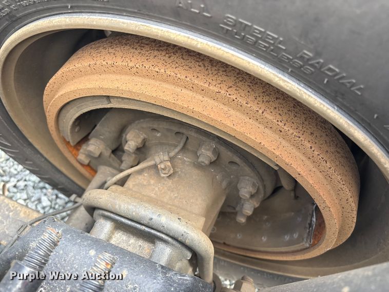 image for item YA1779 2015 Freightliner Cascadia semi truck