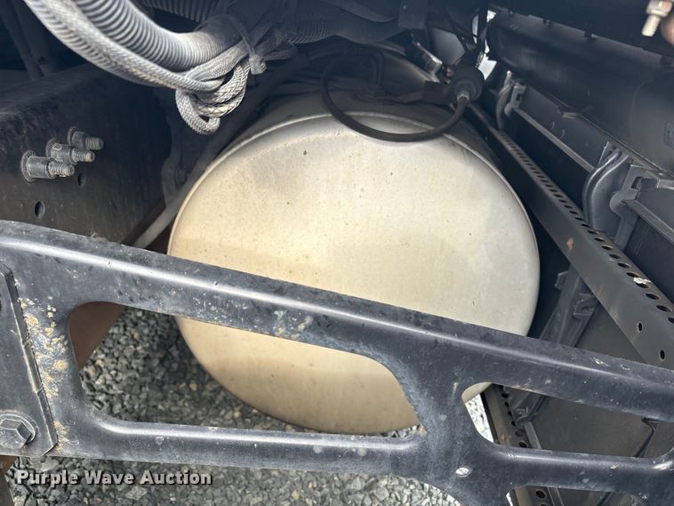 image for item YA1779 2015 Freightliner Cascadia semi truck