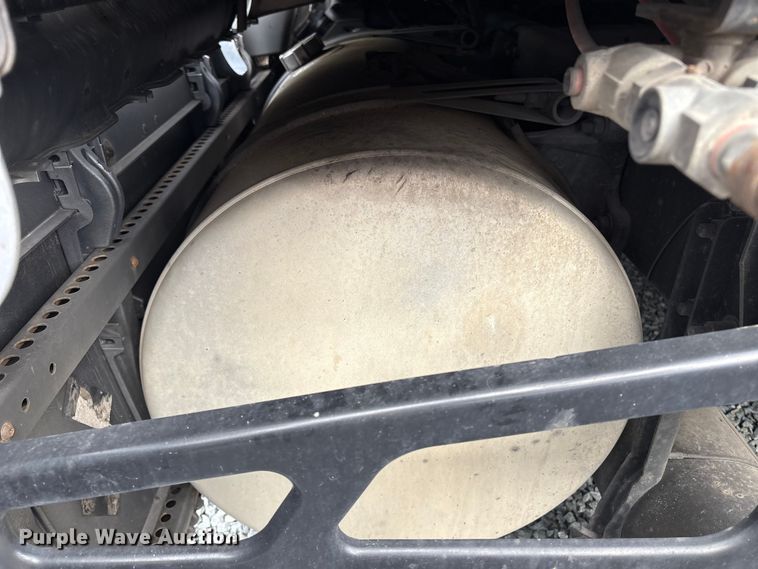 image for item YA1779 2015 Freightliner Cascadia semi truck