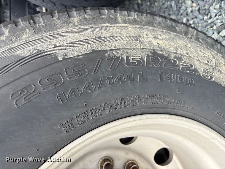 image for item YA1779 2015 Freightliner Cascadia semi truck