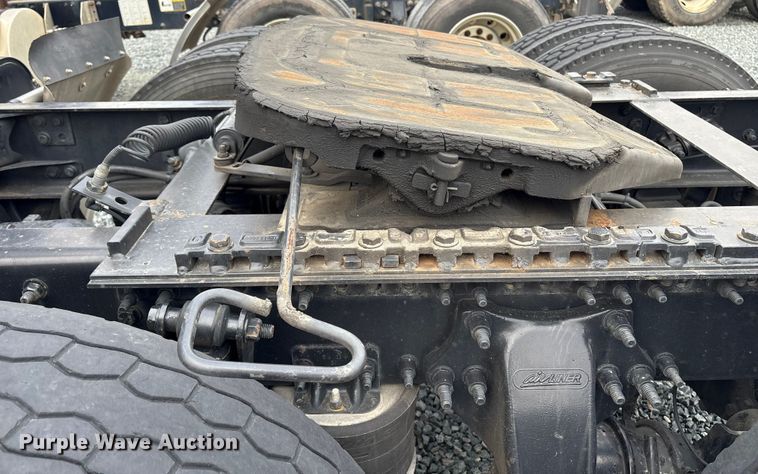 image for item YA1779 2015 Freightliner Cascadia semi truck