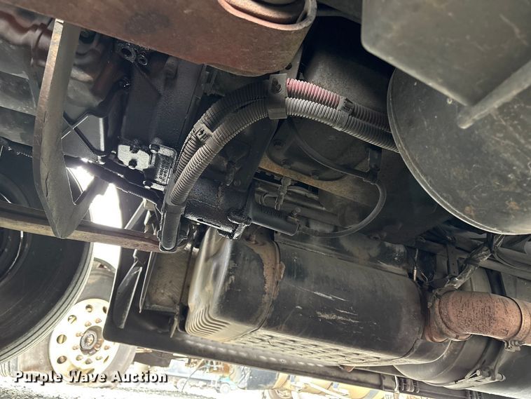 image for item YA1779 2015 Freightliner Cascadia semi truck