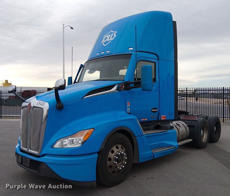 image for item YA1809 2023 Kenworth T680 semi truck