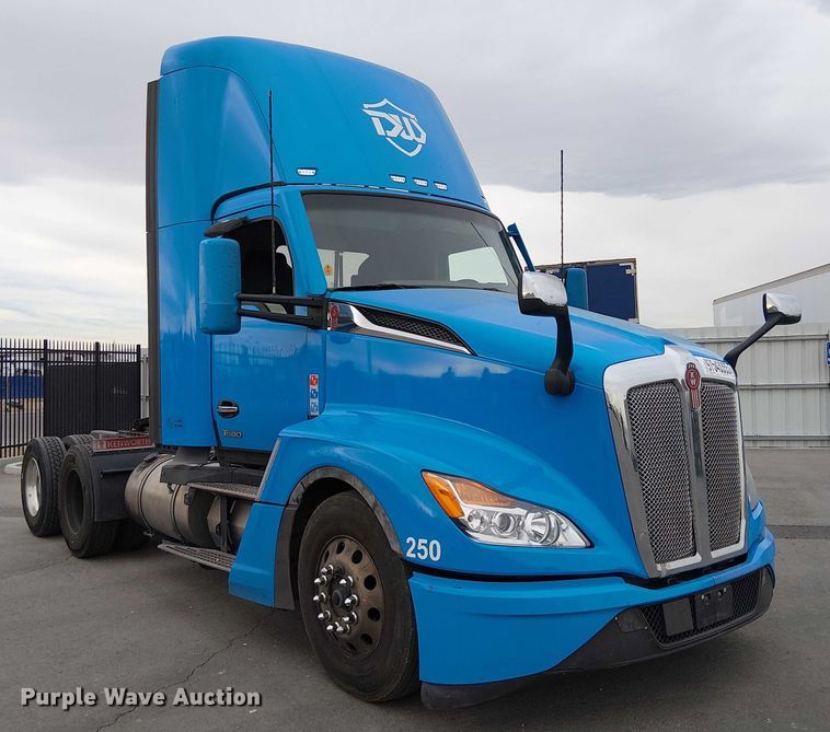image for item YA1809 2023 Kenworth T680 semi truck
