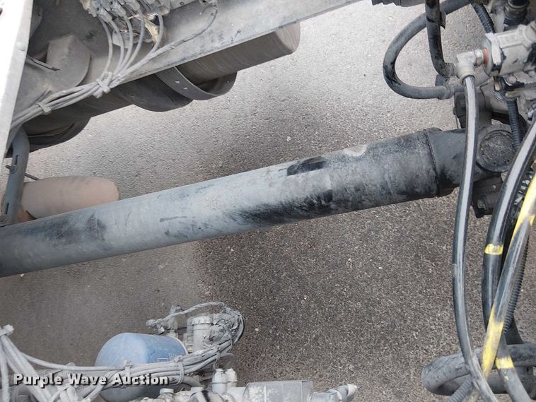 image for item YA1809 2023 Kenworth T680 semi truck