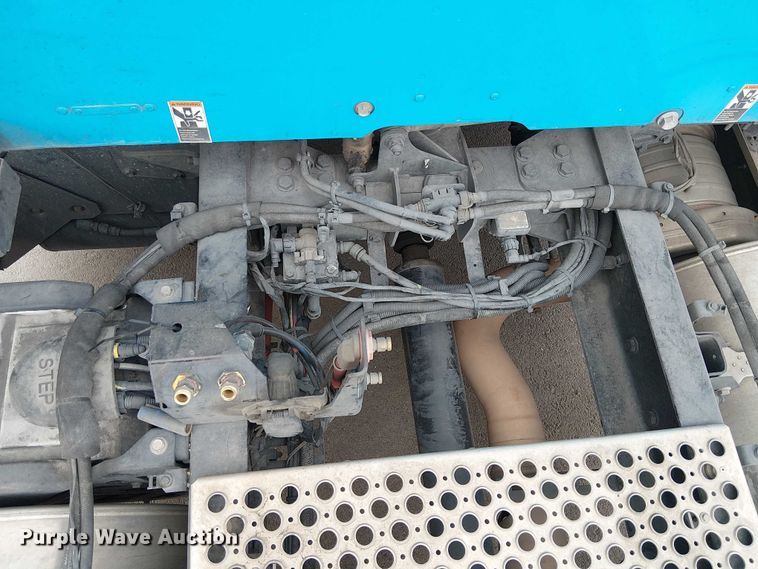 image for item YA1809 2023 Kenworth T680 semi truck