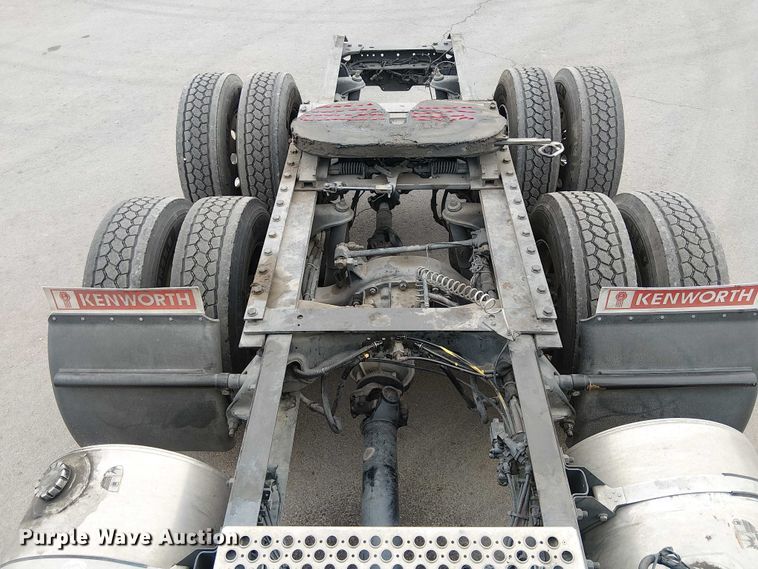 image for item YA1809 2023 Kenworth T680 semi truck
