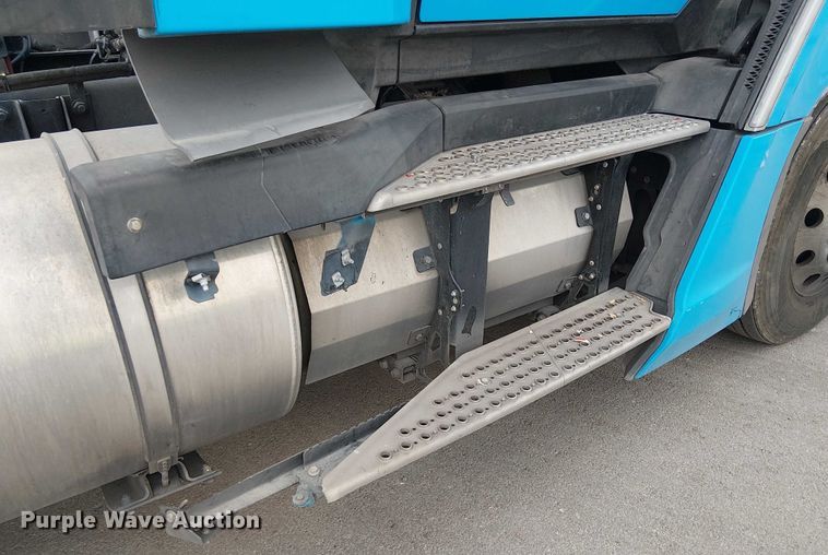 image for item YA1809 2023 Kenworth T680 semi truck