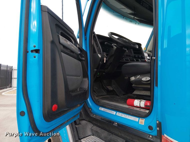 image for item YA1809 2023 Kenworth T680 semi truck