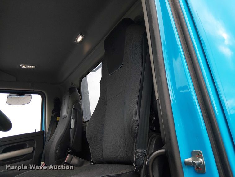 image for item YA1809 2023 Kenworth T680 semi truck