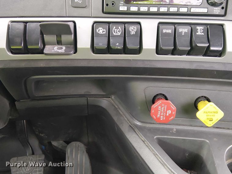 image for item YA1809 2023 Kenworth T680 semi truck