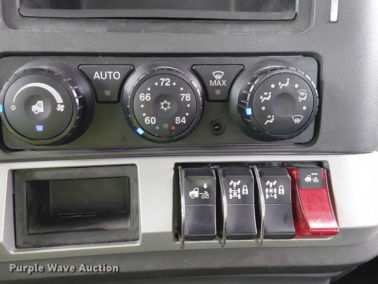 image for item YA1809 2023 Kenworth T680 semi truck