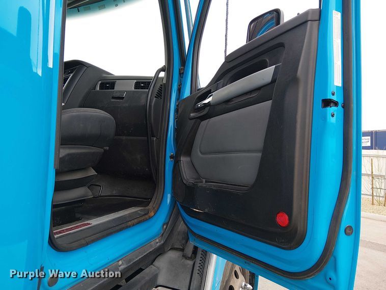 image for item YA1809 2023 Kenworth T680 semi truck