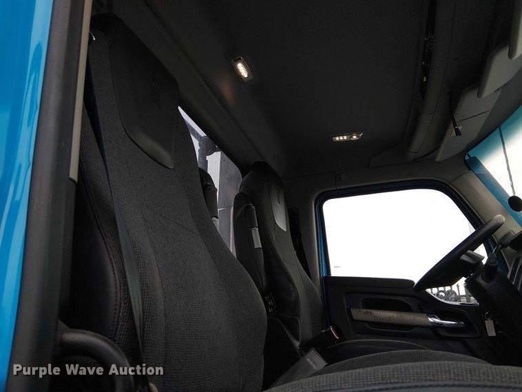 image for item YA1809 2023 Kenworth T680 semi truck