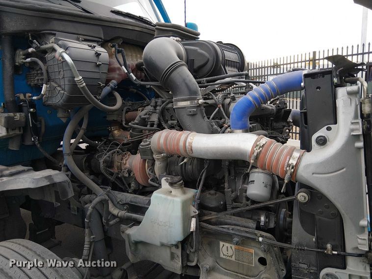 image for item YA1809 2023 Kenworth T680 semi truck