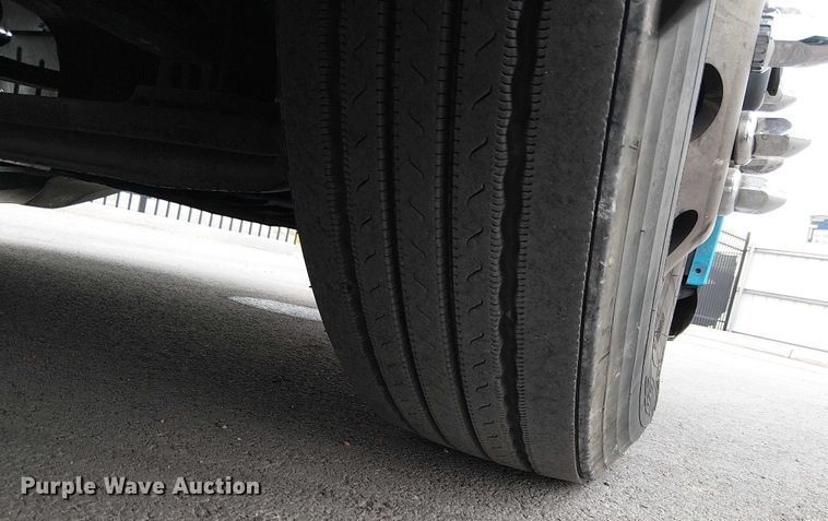 image for item YA1809 2023 Kenworth T680 semi truck