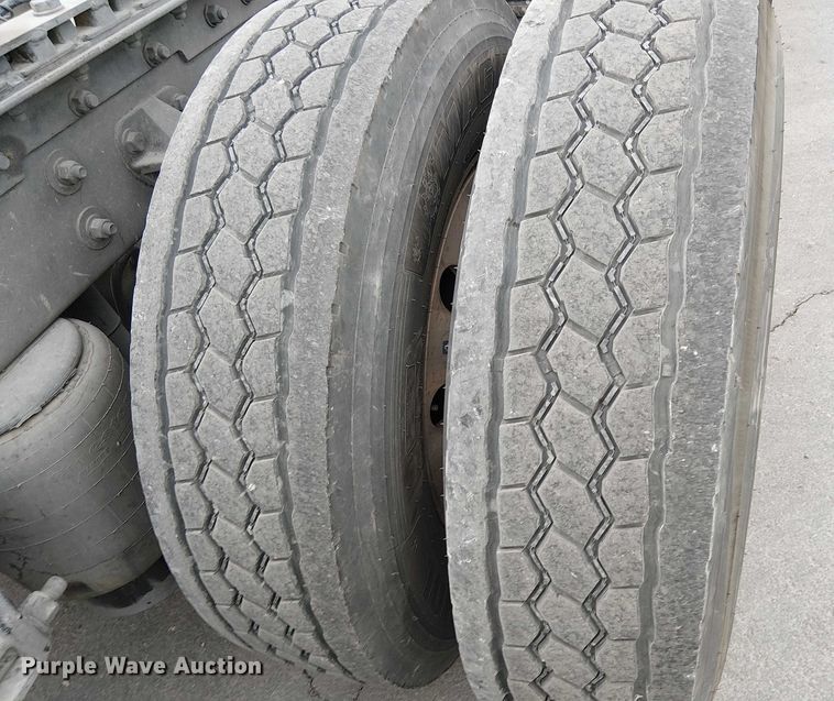 image for item YA1809 2023 Kenworth T680 semi truck