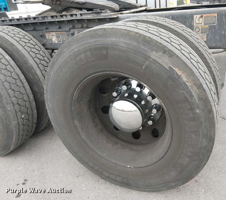 image for item YA1809 2023 Kenworth T680 semi truck