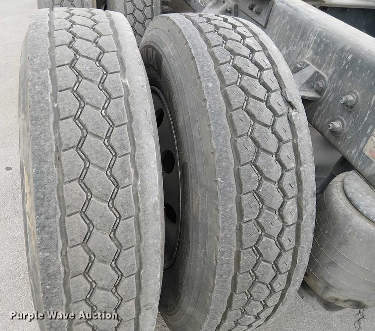 image for item YA1809 2023 Kenworth T680 semi truck