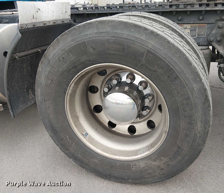 image for item YA1809 2023 Kenworth T680 semi truck