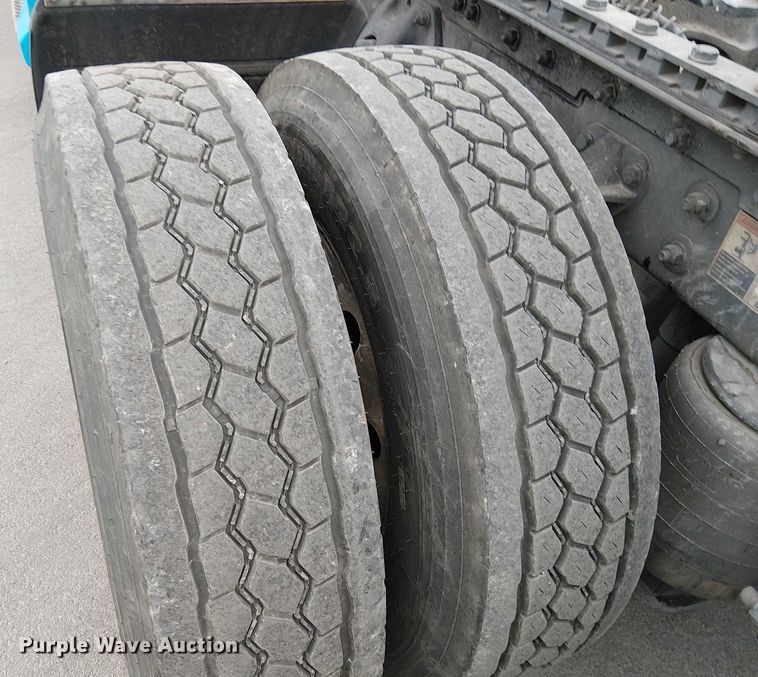 image for item YA1809 2023 Kenworth T680 semi truck