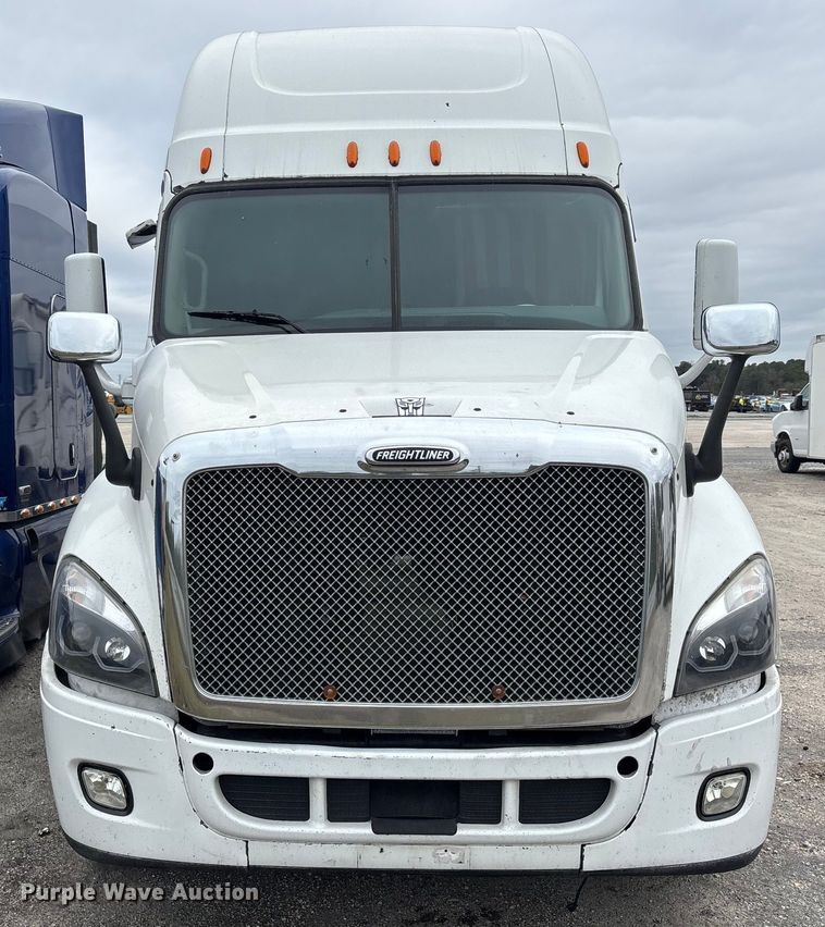 image for item YA1850 2014 Freightliner Cascadia semi truck