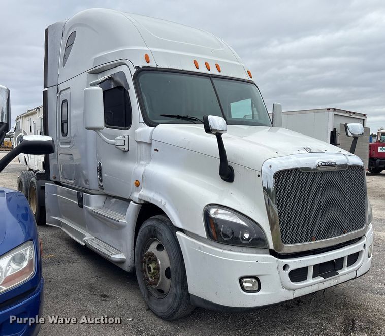 image for item YA1850 2014 Freightliner Cascadia semi truck