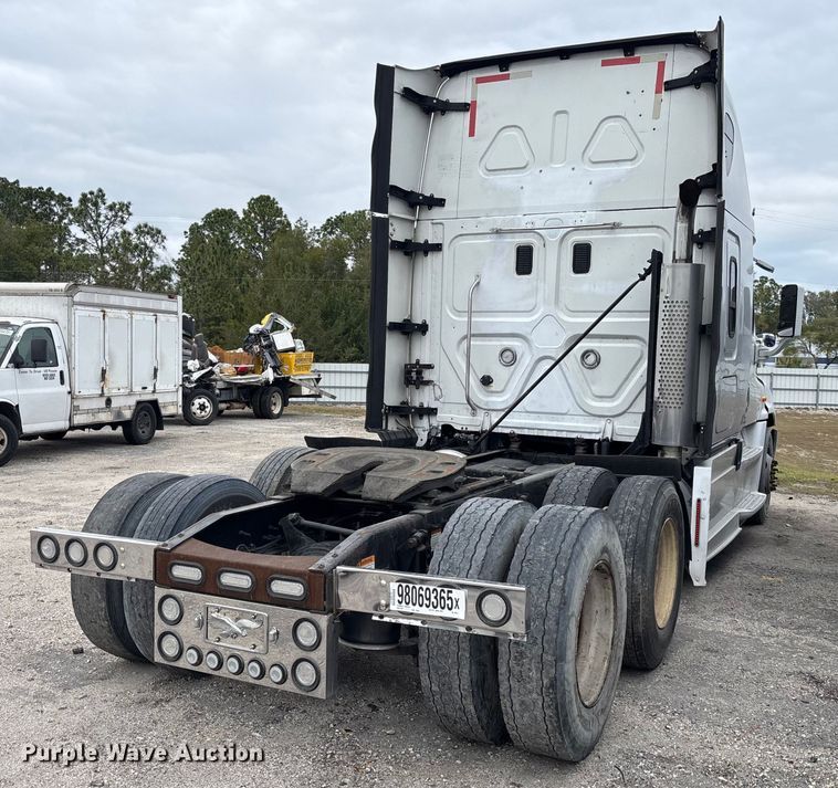 image for item YA1850 2014 Freightliner Cascadia semi truck