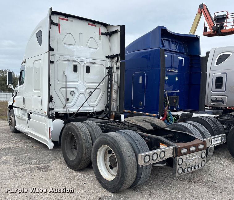 image for item YA1850 2014 Freightliner Cascadia semi truck