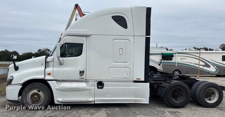 image for item YA1850 2014 Freightliner Cascadia semi truck