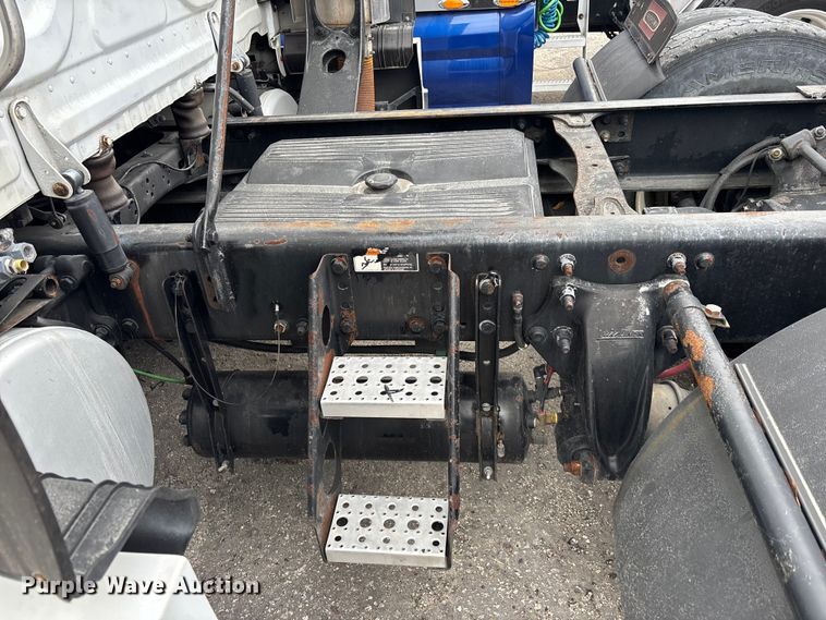 image for item YA1850 2014 Freightliner Cascadia semi truck