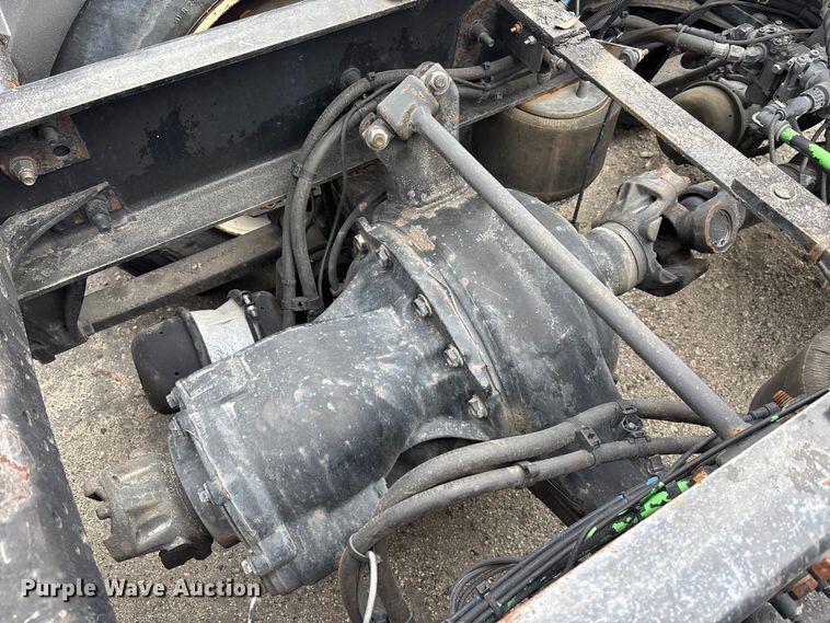 image for item YA1850 2014 Freightliner Cascadia semi truck