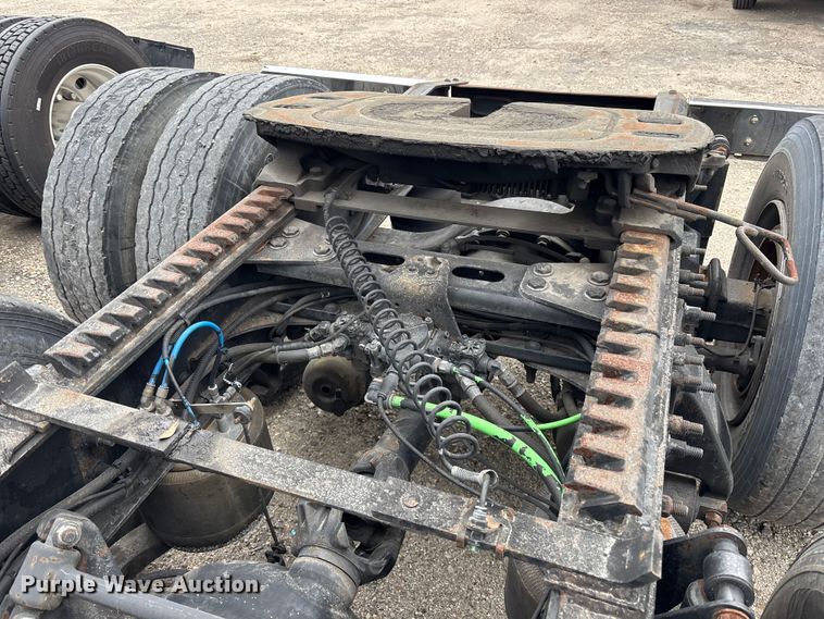 image for item YA1850 2014 Freightliner Cascadia semi truck