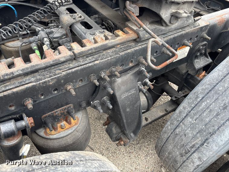 image for item YA1850 2014 Freightliner Cascadia semi truck