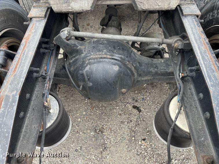 image for item YA1850 2014 Freightliner Cascadia semi truck