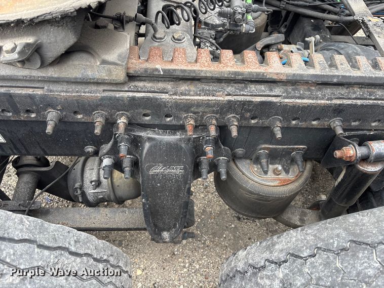 image for item YA1850 2014 Freightliner Cascadia semi truck