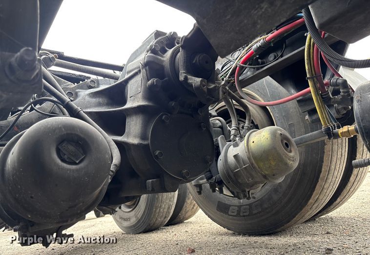 image for item YA1850 2014 Freightliner Cascadia semi truck