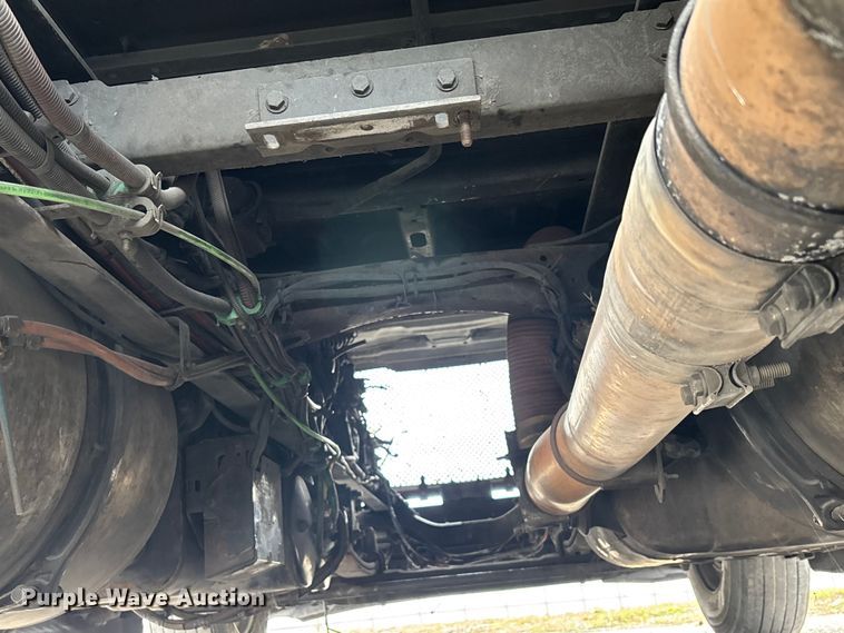 image for item YA1850 2014 Freightliner Cascadia semi truck